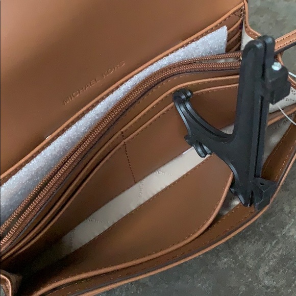 MICHAEL KORS FULTON LG FLP CONTINENTAL WALLET - Picture 12 of 15